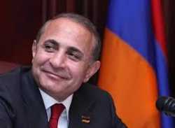 Մկան քեֆին քեֆ չէր հասնի այս օրերին՝ բոլորը քննադատում, հայհոյում և պախարակում էին… իր անձնական թշնամիներին