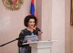    Մխիթար Սպարապետի տիկին, իշխանուհի Սաթենիկի օրինակով Աննա Հակոբյանը փորձեց կոչ հնչեցնել՝ խեղաթյուրելով այդ կոչի իմաստն ու նպատակը, «Երկիր Ծիրանի»