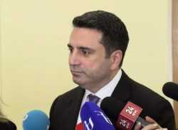  Աբսուրդ. մակարդակից խոսում է մեկը, ով ուղտի գործառույթ է իր վրա վերցրել